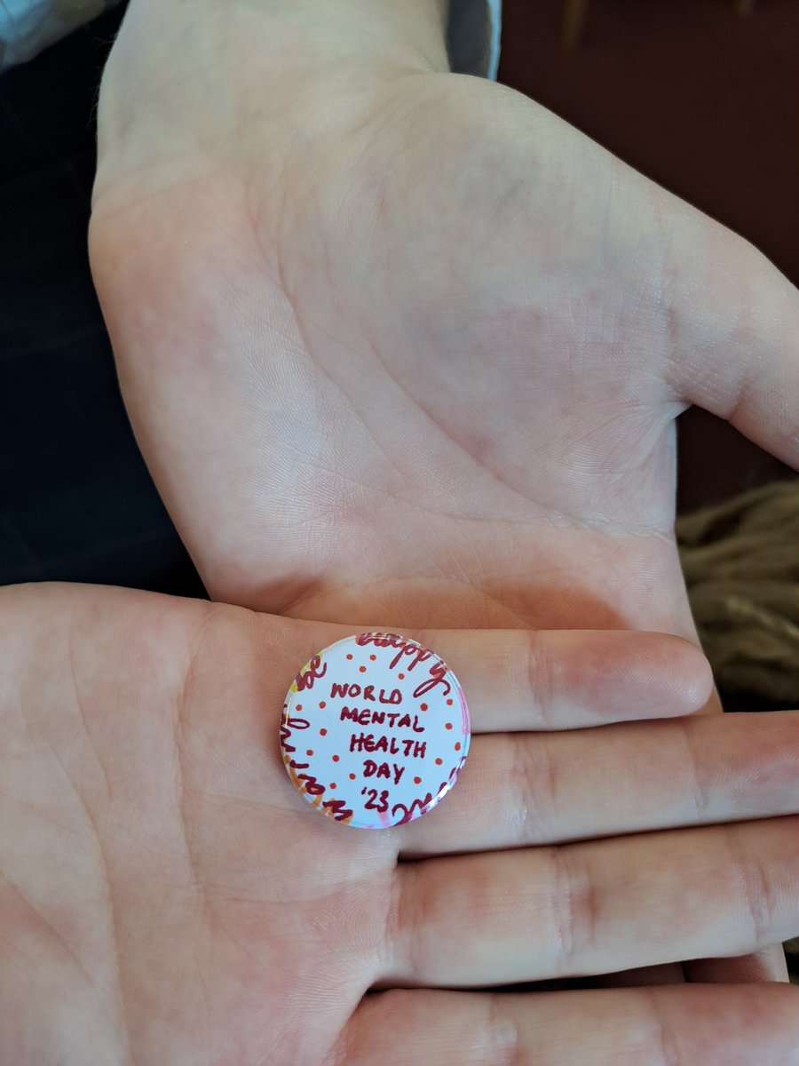 CharterhouseLib's tweet photo. Great fun making badges at break time today! #WorldMentalHealthDay https://t.co/zWaWe8pFCX