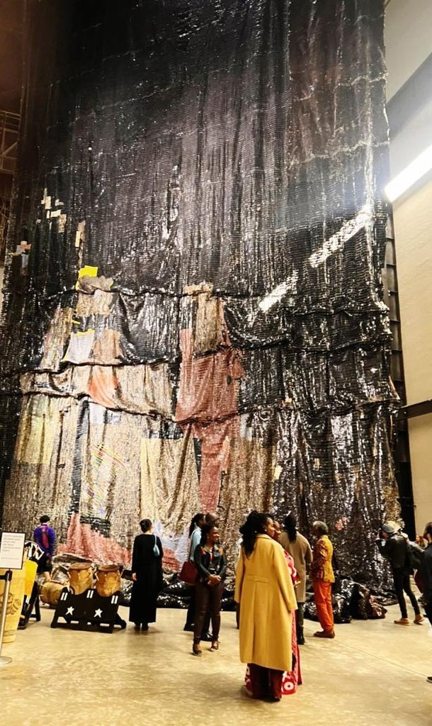 AllegraFx1's tweet photo. @Tate @elanatsui_art #elanatsui
#BehindTheRedMoon
Newest monumental sculpture ticks all the right boxes and more scale, texture, vibrancy and aesthetics
Prof has outdone himself 👏🏾👏🏾👏🏾💗😳🤯
🐐
@October_Gallery
#Art
#GhanaianArtist
#UNN
#Nsukka legend
#Tema #Ghana https://t.co/ncQZYUFFlW