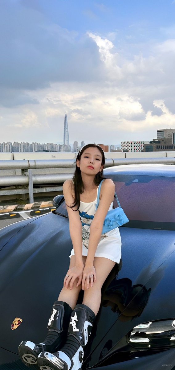 เกิดมาก็ได้นั่งโตมาก็ได้ออกแบบรถรุ่นพิเศษให้ porsche คุณหนูเจนนี่เค้าเริ่ดนะ