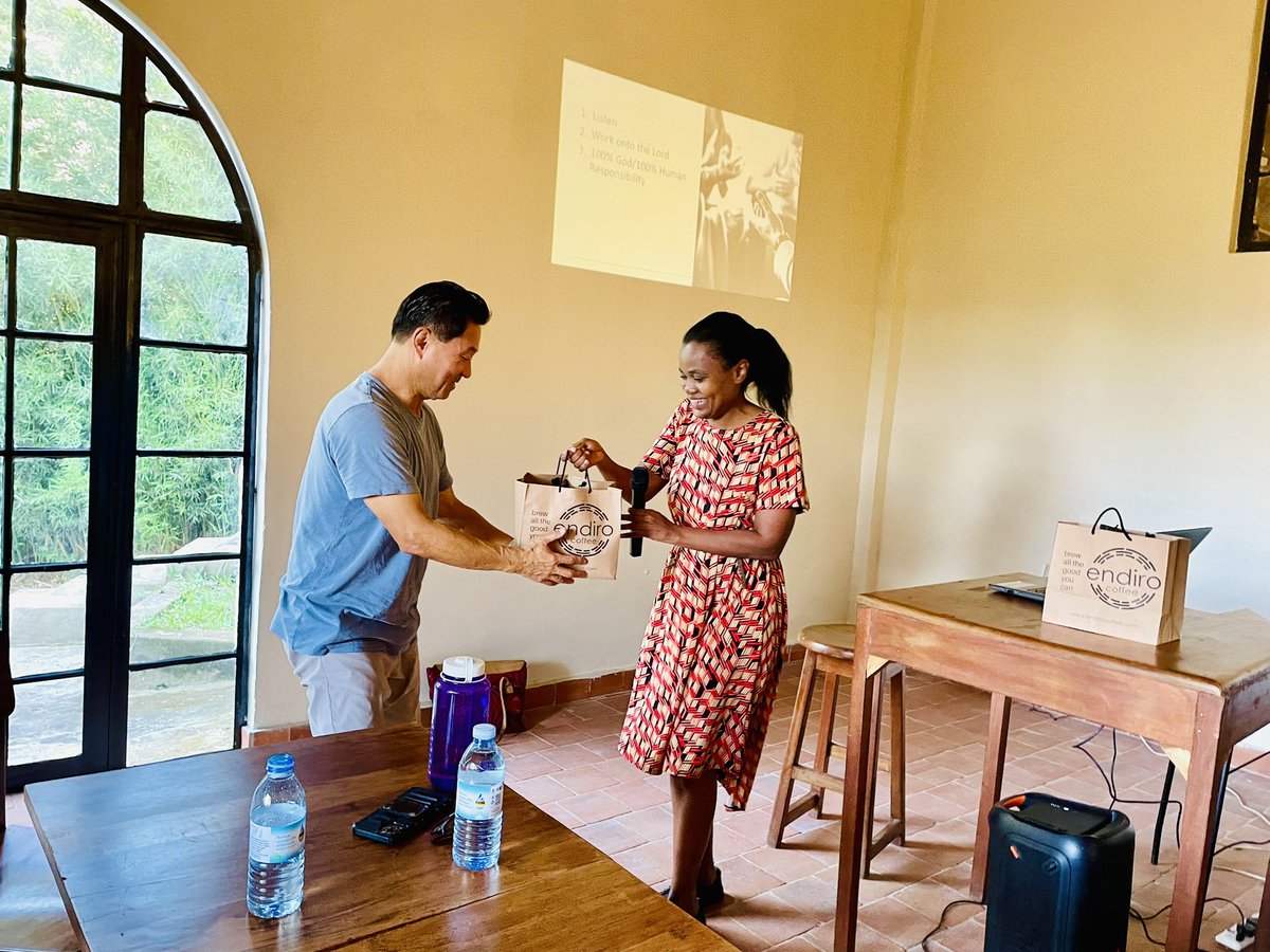 EndiroCoffee's tweet photo. Our CEO,Gloria handing some goodies to Dave for the job well done during his stay in Uganda. Big thanks to @davechae for hanging out with the team at Endiro Coffee. Keep brewing up the goodness, Dave!
#endirocoffee #brewgood https://t.co/pRhdoNcBFB