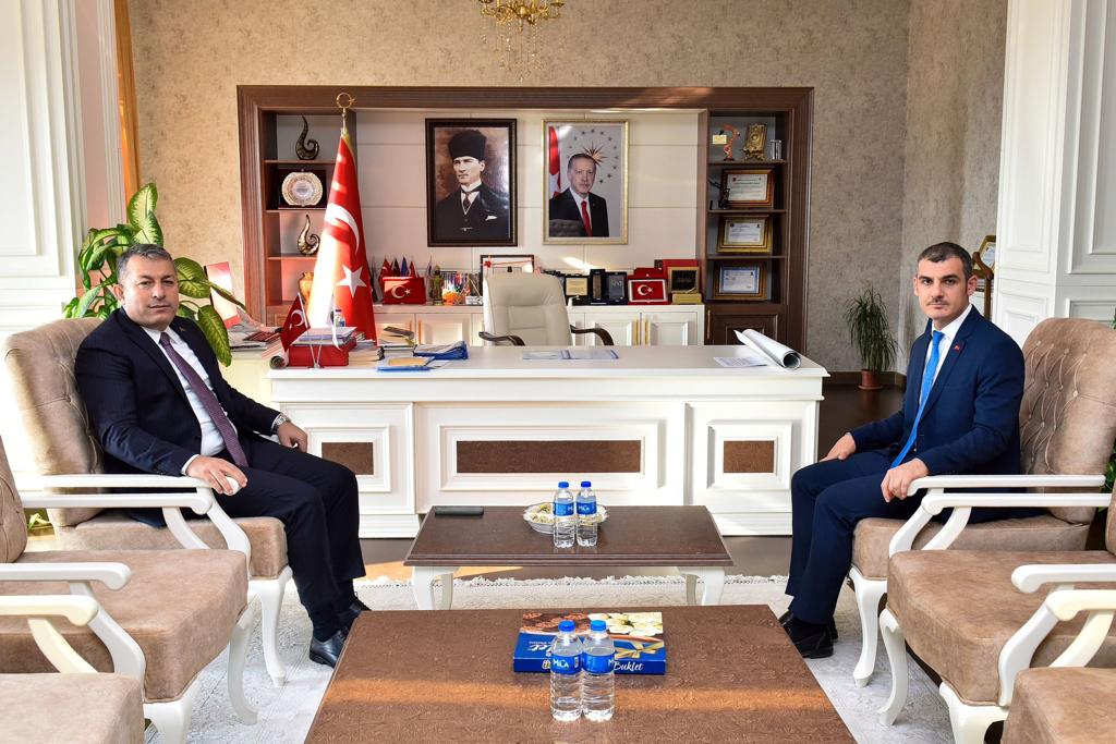 kilisvaliligi's tweet photo. 📍Musabeyli 

Valimiz Sayın Tahir Şahin Musabeyli Kaymakamımız Sayın Hamza Özbilgi ve Belediye Başkanımız Sayın Ayhan Yılmaz’a ziyarette bulunarak ilçemizde yapılan çalışmalar hakkında bilgi aldı. https://t.co/JcD8gGp9RS