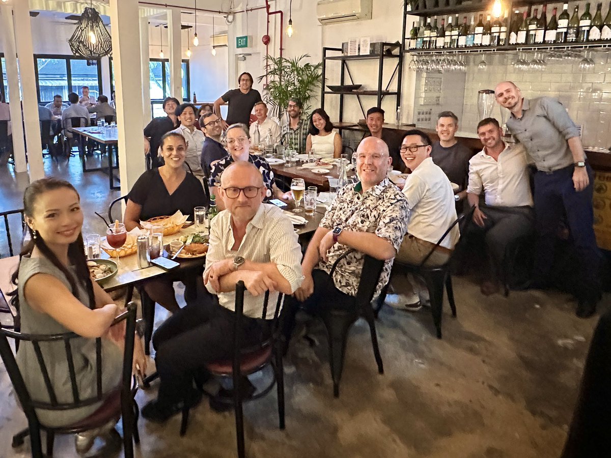 Singapore #PubPDAsia checking in with a massive turnout! 🇸🇬 🍻 @MsLamTeaches @ATorrens84 @holtspeak @SaraKThompson @EwenBailey01 @rappin01 et al