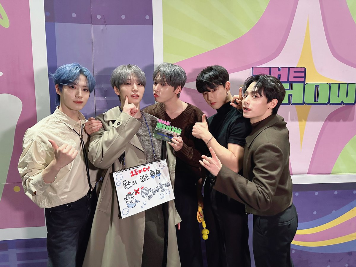 theshow_offcl's tweet image. 10월 10일 더쇼초이스 주인공은? #ONEUS 의 #BailaConmigo 입니다! 더쇼초이스의 수상을 축하합니다! #더쇼 #THESHOW @official_ONEUS