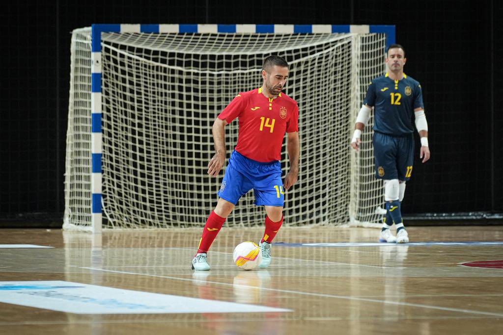 ceciliomorales9's tweet photo. Hoy toca jugar en casa @sefutbol 

🏆 Jor. 4 Ronda Élite clasificación Mundial 2024
🆚 Eslovenia 🇸🇮
📍 Jaén
🏟️ Olivo Arena
⏰ 21:00 horas
📺 @teledeporte

#FutsalEspaña #FutsalWC https://t.co/dtQPdeXWzo