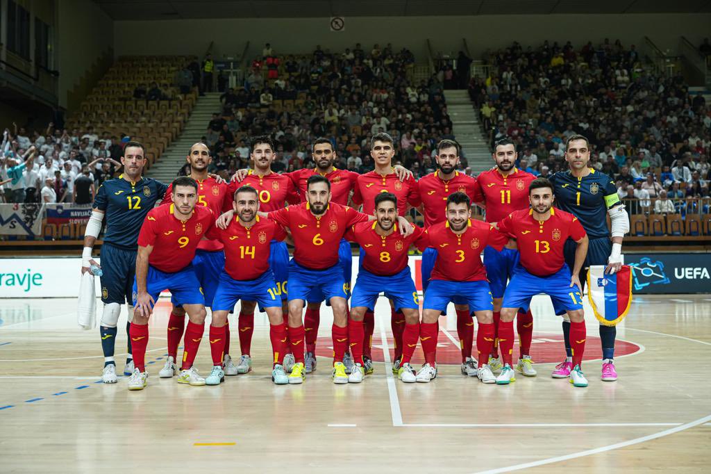 ceciliomorales9's tweet photo. Hoy toca jugar en casa @sefutbol 

🏆 Jor. 4 Ronda Élite clasificación Mundial 2024
🆚 Eslovenia 🇸🇮
📍 Jaén
🏟️ Olivo Arena
⏰ 21:00 horas
📺 @teledeporte

#FutsalEspaña #FutsalWC https://t.co/dtQPdeXWzo