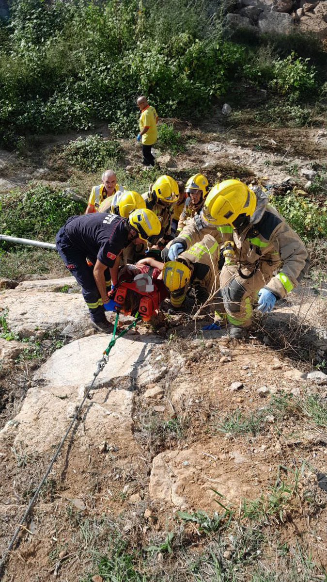 Aparatós accident al final de la B24 a Vallirana amb ferits de diversa consideracio però cap de molt greu (diumenge 8 d'octubre)