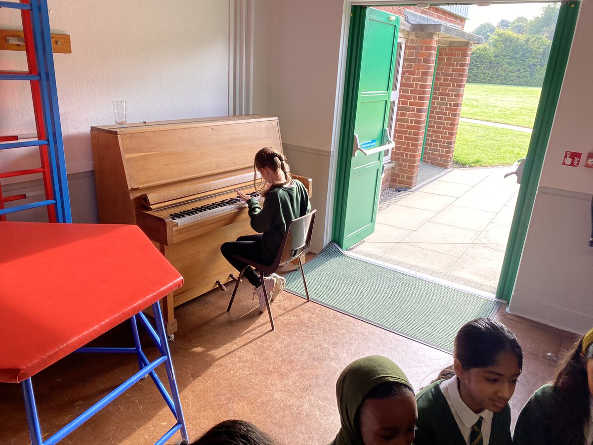 firsprimarysale's tweet photo. Once again in singing assembly we gave an opportunity to one of our talented pianists to demonstrate their skills. Todays turn was Bella and she was amazing! Well done 👏 🎹 #singingassembly #FirsGotTalent https://t.co/jlIZQa6VCd
