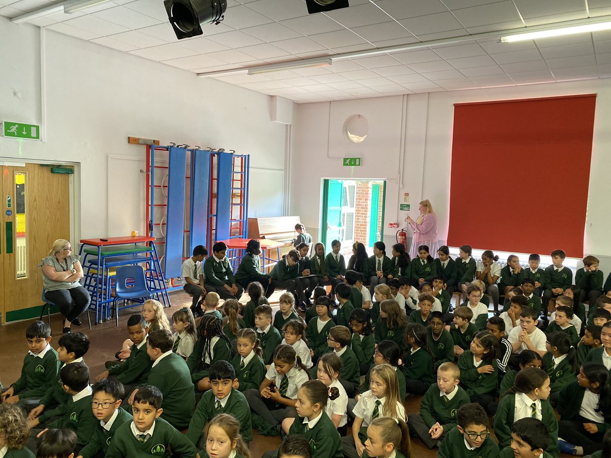 firsprimarysale's tweet photo. Once again in singing assembly we gave an opportunity to one of our talented pianists to demonstrate their skills. Todays turn was Bella and she was amazing! Well done 👏 🎹 #singingassembly #FirsGotTalent https://t.co/jlIZQa6VCd