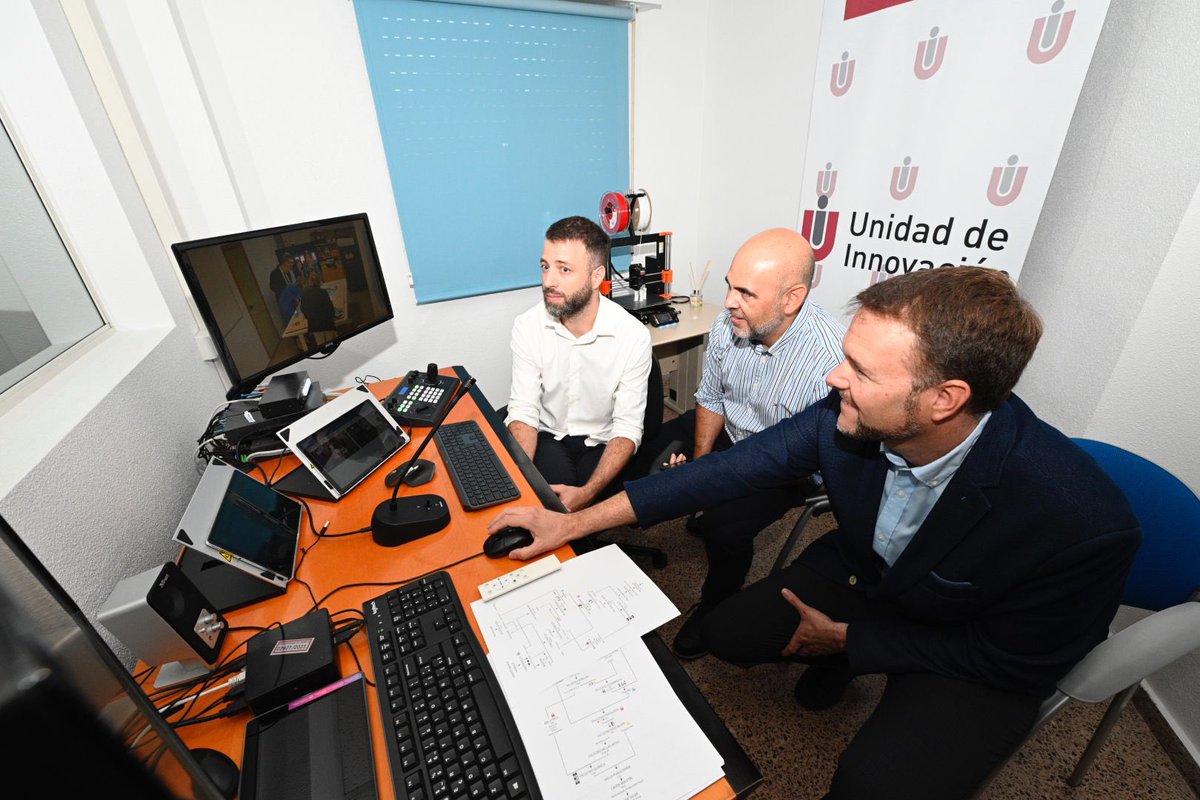 ¡Inauguramos en la <a href="/UMU/">Universidad Murcia</a> el primer laboratorio de innovación docente de la universidad española! 👏🏻👏🏻👏🏻Gracias al trabajo de la unidad de innovación del vicerrectorado de estudios seguimos siendo pioneros y manteniendo el liderazgo en este estratégico marco del conocimiento 💪🏻💪🏻💪🏻