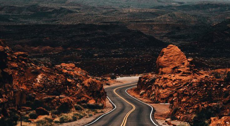 .
فمتى اللِقاء و كم يطول تساؤلي
هــل فــي الحيــاة بـقـيــة لأراک

إن كان عمري قد تصرم وأنقضى
فالـعُـمـر يـبــدأُ حينـمــا ألـقـــاک