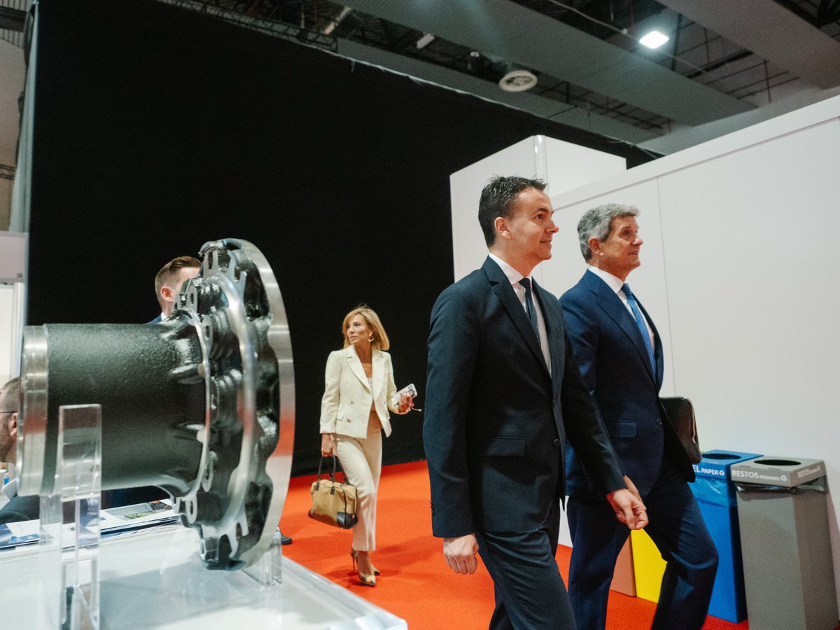 minturgob's tweet photo. El ministro @Hectorgomezh ha inaugurado el Automotive Meetings Madrid 2023 organizado por @sernauto.
🗣️ “El objetivo es que la capacidad de fabricación global de tecnologías #NetZero de Europa alcance al menos el 40% de las necesidades anuales”.
🚘🏭 #AMMMadrid https://t.co/IVzgGD85EZ