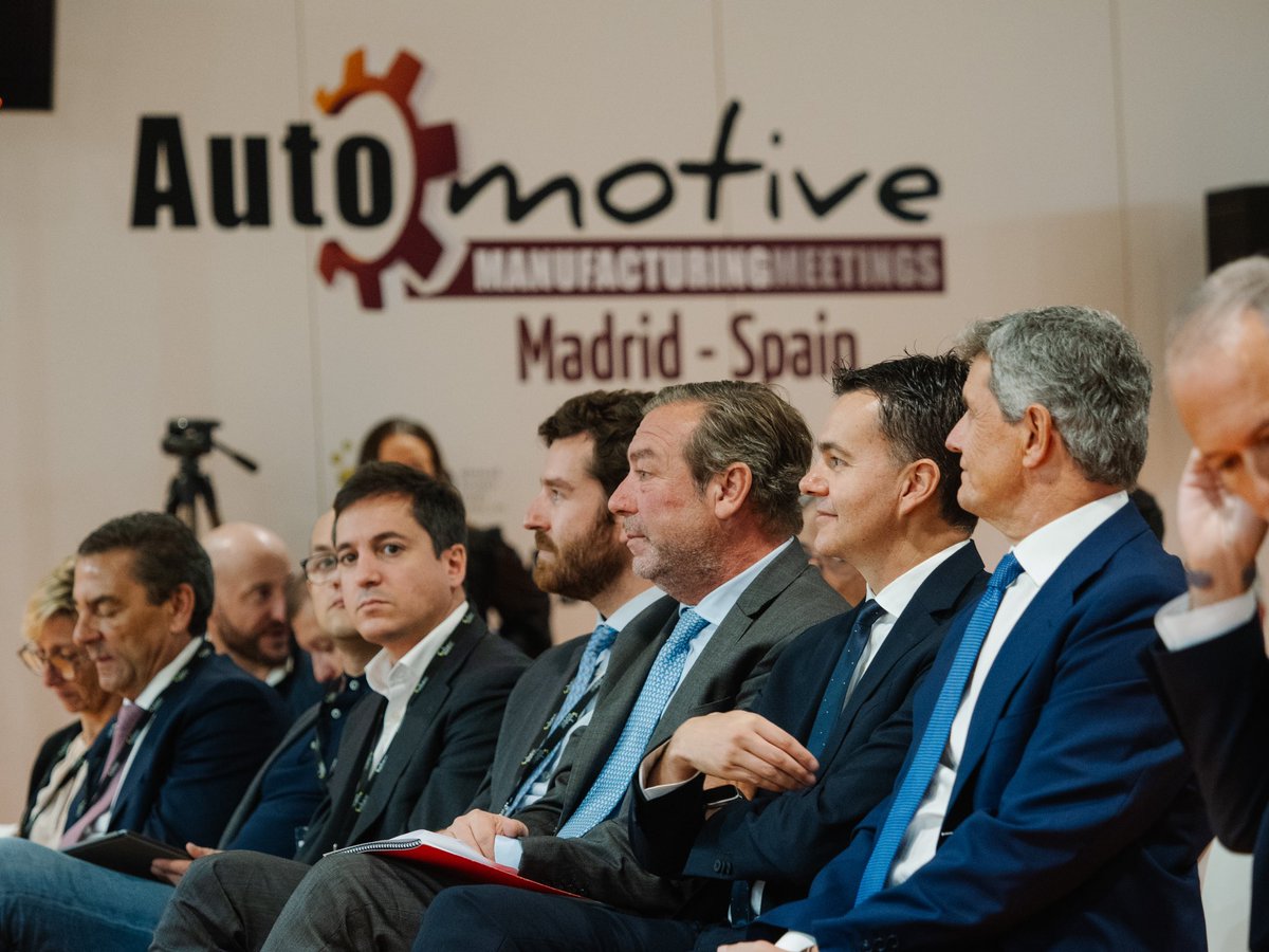 minturgob's tweet photo. El ministro @Hectorgomezh ha inaugurado el Automotive Meetings Madrid 2023 organizado por @sernauto.
🗣️ “El objetivo es que la capacidad de fabricación global de tecnologías #NetZero de Europa alcance al menos el 40% de las necesidades anuales”.
🚘🏭 #AMMMadrid https://t.co/IVzgGD85EZ