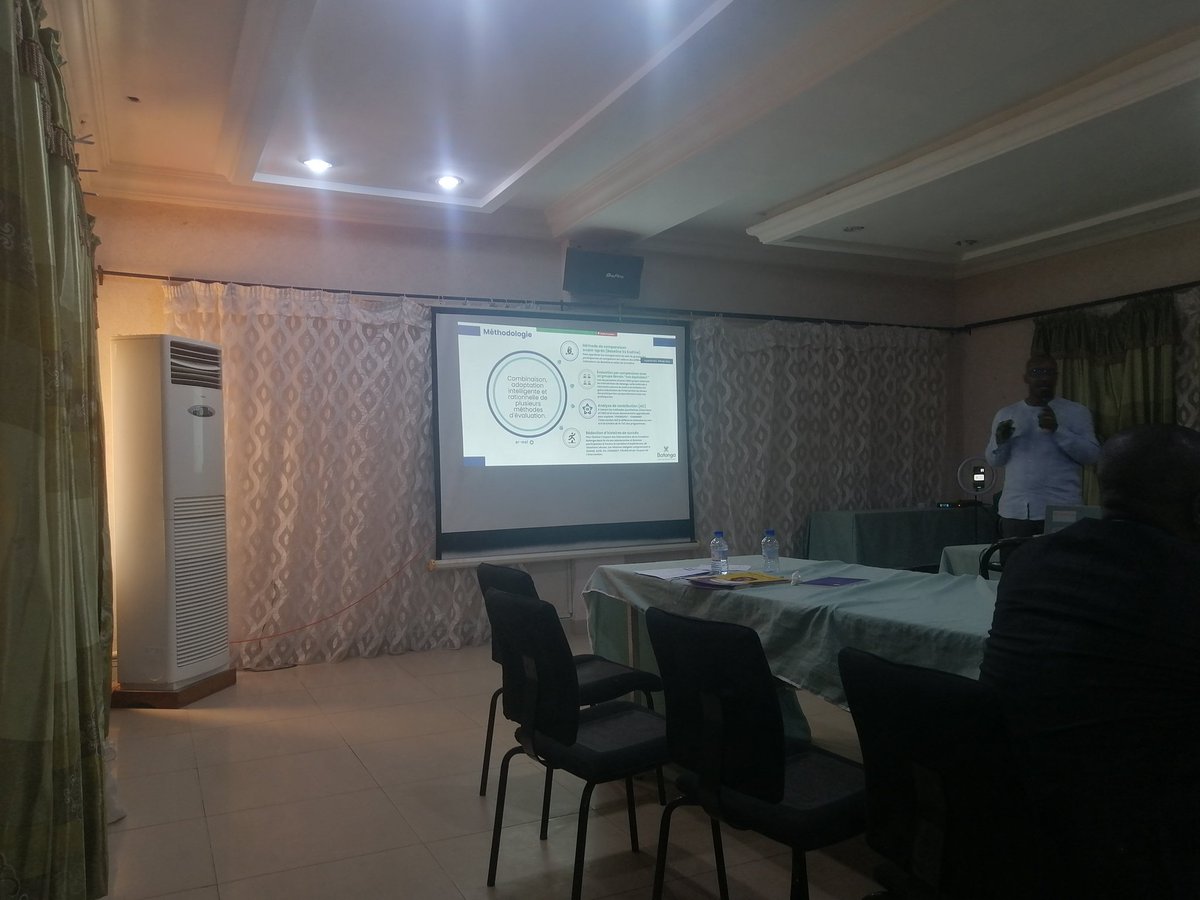 ab_benin's tweet photo. Nous entrons dans le vif du sujet et concrètement les raisons pour lesquelles cet atelier se tient se précise à travers cette première communication qui évoque les impacts des interventions de la @BatongaFdn depuis 2016. 

D'entrée, un bref aperçu a été fait sur la méthodologie employée pour connaître les impacts des actions mise en place par @BatongaFdn auprès des différentes communautés selon les régions ciblées.