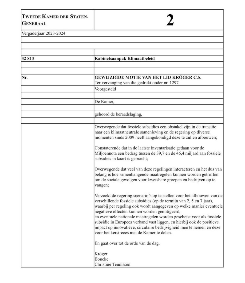 EwoudKieviet's tweet image. Nieuws: een meerderheid van de Tweede Kamer wil dat het kabinet in kaart brengt hoe fossiele subsidies kunnen worden afgebouwd. ⁦@NLRebellion⁩ schorste de blokkade op de A12 op vanwege deze motie.