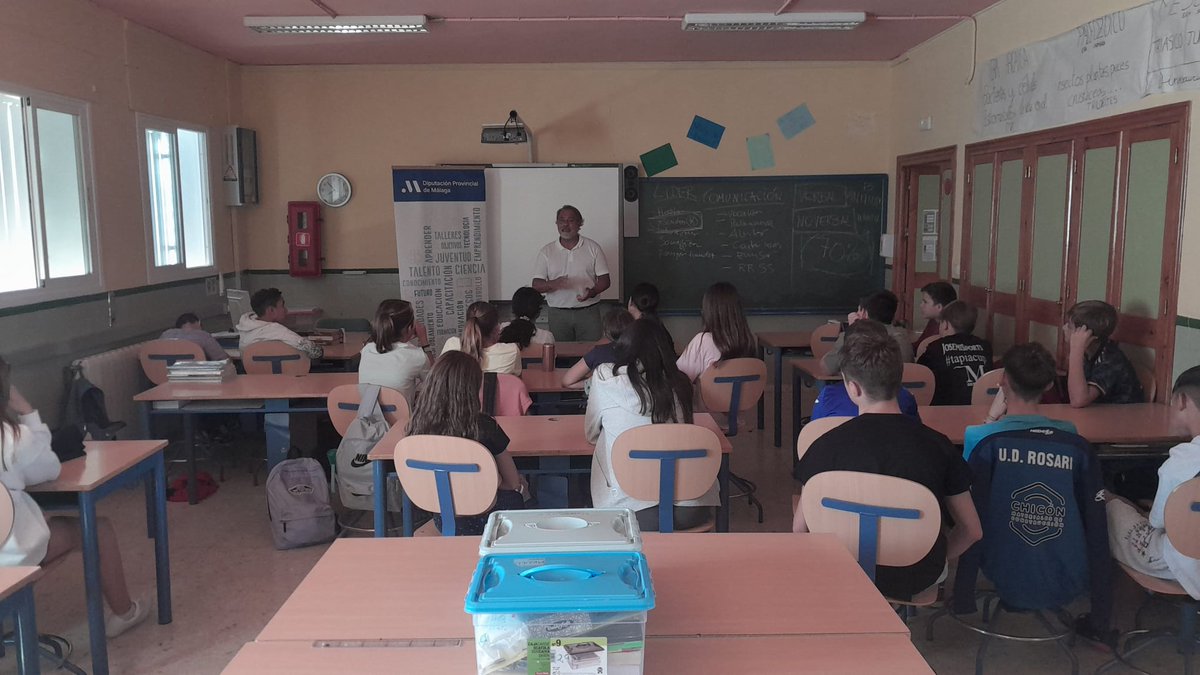 🧠 En el #DiaMundialdelaSaludMental es importante trabajar y ahondar en esta problemática de la sociedad

🤝La Delegación de Juventud y Educación de la @DiputacionMLG lleva el Taller de Entrenamiento Emocional a los centros de primaria y secundaria de la #provinciadeMalaga
