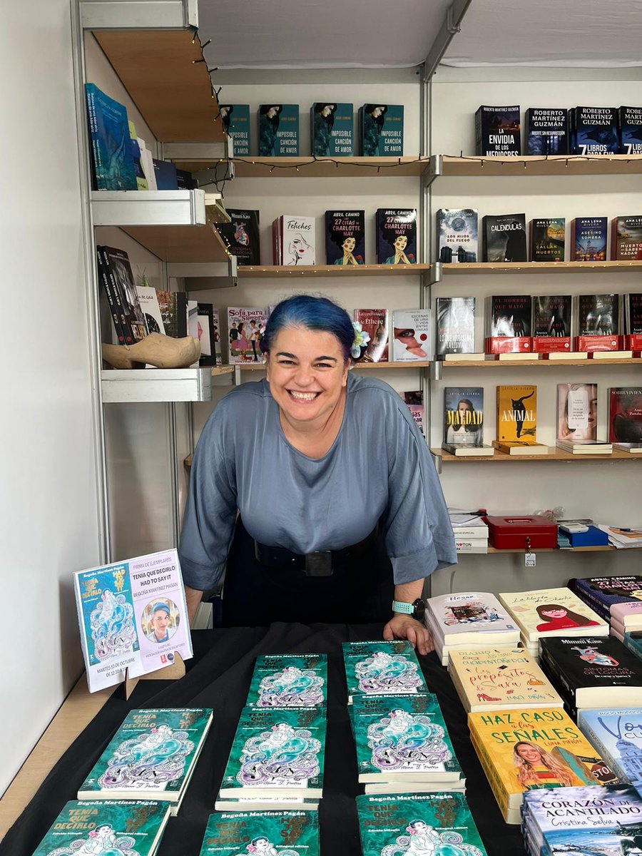 minibego's tweet photo. Hola, ¿podría interesarte la poesía queer bi-lingüe? #laferiabonica #FLMU23 #FeriaLibroMurcia23 Hoy estoy hasta las 14h firmando en la caseta 80 (Asociación Galega de Escritores). @asociacion_galega_escritores @mundosflotantes https://t.co/jC75DgmayH
