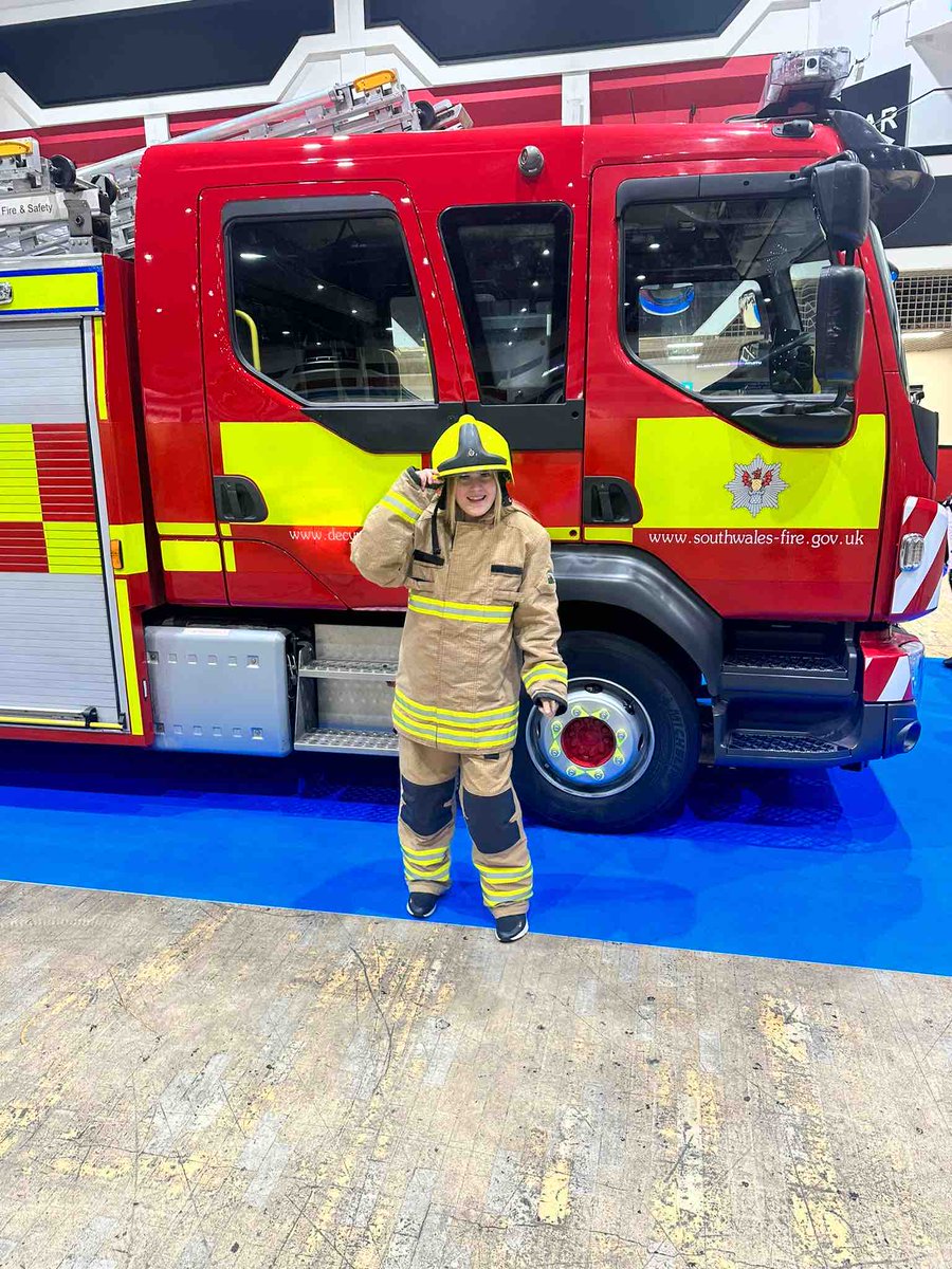 SWFireandRescue's tweet photo. Are you attending #SkillsCymru❓

#TeamSouthWales will be on hand today and tomorrow to discuss the exciting career opportunities available. 

👋 Pop along to stand 51 to say hello. 

@OESkillsEvents https://t.co/dky1E4CN0n