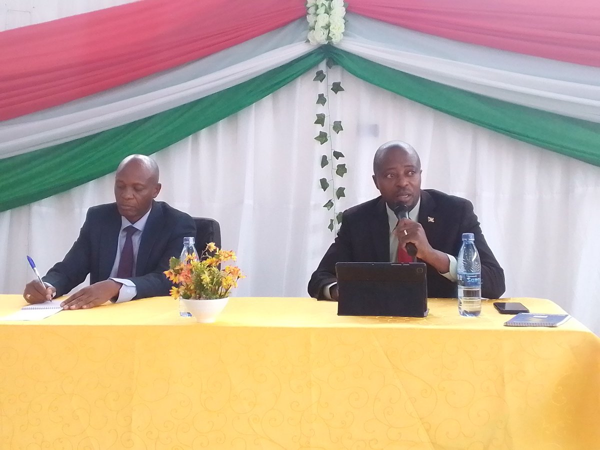 NgoziProvinc's tweet photo. 1.#Burundi:ce mardi le 10-10-2023, le Gouverneur de @NgoziProvince #Désiré_MINANI a procédé à l'ouverture d'un atelier organisé par @merankabandi pour une information et la concertation avec les parties prenantes du projet d'appui aux filets sociaux productifs et emplois. https://t.co/9YIiSPNHdn