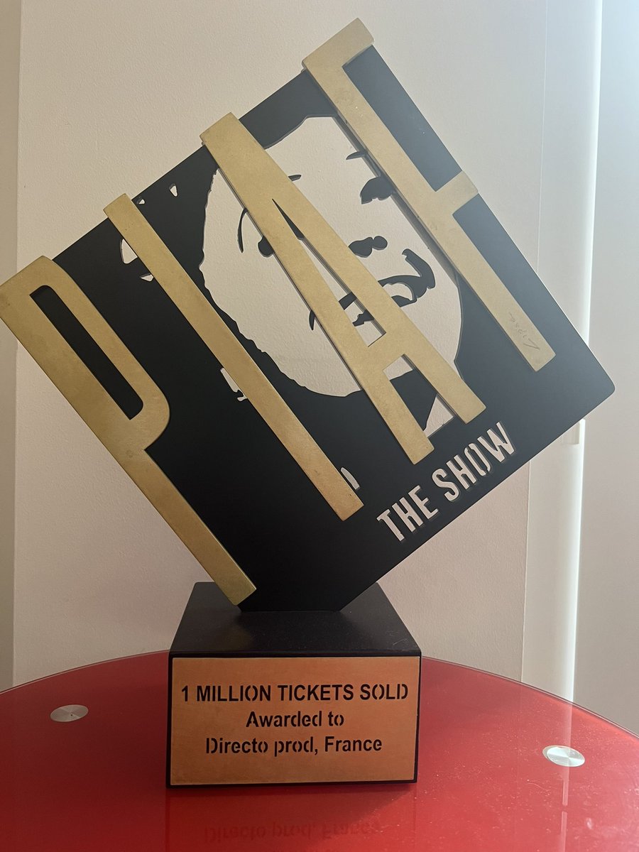 GIL MARSALLA (@gilmarsalla) on Twitter photo Fierté toute niçoise d’avoir reçu hier des mains de <a href="/cestrosi/">Christian Estrosi</a> un trophée 🏆 récompensant 1 million de spectateurs pour <a href="/piaftheshow/">Piaf ! Le Spectacle</a> devenu en quelques années le plus grand succès francophone dans le monde Merci à tous ceux qui ont permis ce succès mondial <a href="/DirectoTwitt/">Directo Prod</a> Fierté toute niçoise d’avoir reçu hier des mains de <a href="/cestrosi/">Christian Estrosi</a> un trophée 🏆 récompensant 1 million de spectateurs pour <a href="/piaftheshow/">Piaf ! Le Spectacle</a> devenu en quelques années le plus grand succès francophone dans le monde Merci à tous ceux qui ont permis ce succès mondial <a href="/DirectoTwitt/">Directo Prod</a>