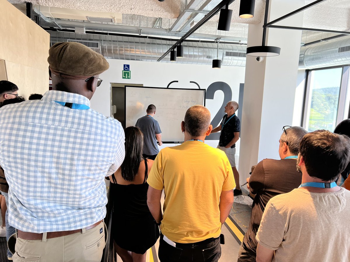 42UrdulizFTef's tweet photo. #Piscine #42UrdulizFTef <day 2/>

Peer-to-peer mode on! Gure igerilariek partekatzen eta ikasten ari dira eta bakarrik 2 egun daramate campusean 💪 Animo! 🚀 #KeepSwimming #KeepProgramming #KeepCoding https://t.co/vLqlS45m7l
