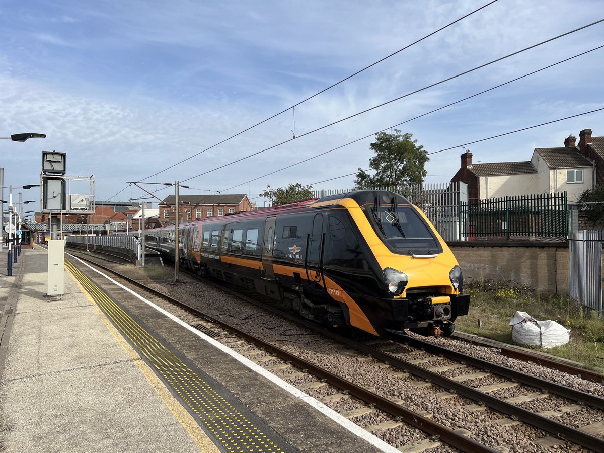Percypotter49's tweet image. #class221 143 1A63 1120 Wakefield Kirkgate to London Kings Cross @ Doncaster