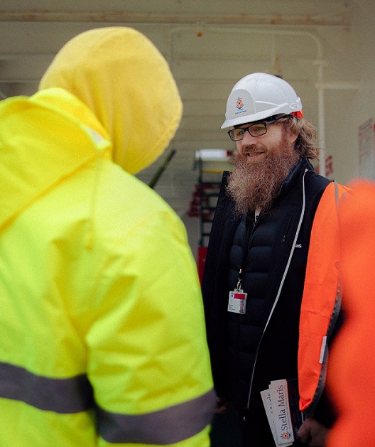 StellaMarisOrg's tweet photo. In more than 350 #ports in over 50 countries, our chaplains & volunteer #ship visitors offer friendship, practical, spiritual, and emotional support to #seafarers and #fishers โ a lifeline for many.
#WorldMentalHealthDay #mentalhealthmatters #wellbeing #wellnessatsea https://t.co/A9hwtBozTd