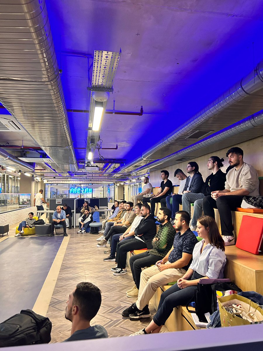 JavaScriptSess1's tweet image. Yeni sezonun ilk etkinliğinde Yusuf Yıldız'ın "Technical Decision Making" konulu sunumunu dinledik. Değerli konuşmacımıza, tüm katılımcılarımıza ve sponsorlarımıza teşekkürlerimizi sunuyoruz! 
@ysfuuuu @JotformTurkiye @hop_turkiye @popupsmartcom @AppSamurai @AnkaraTekmer