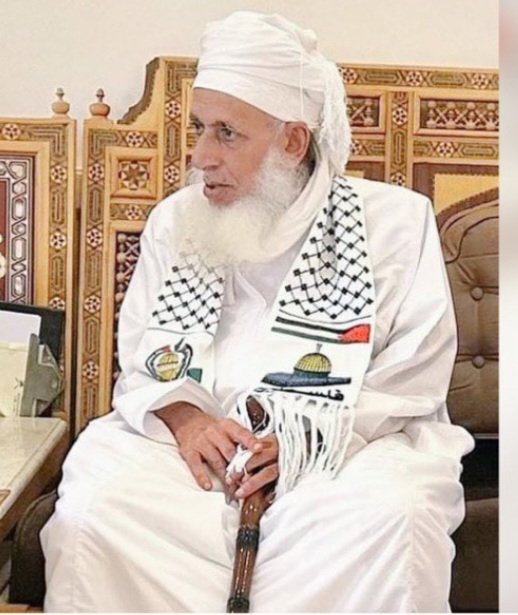 سماحة الإمام حفظه الله  يدعم غزه بقلمهِ و وشاحه  .