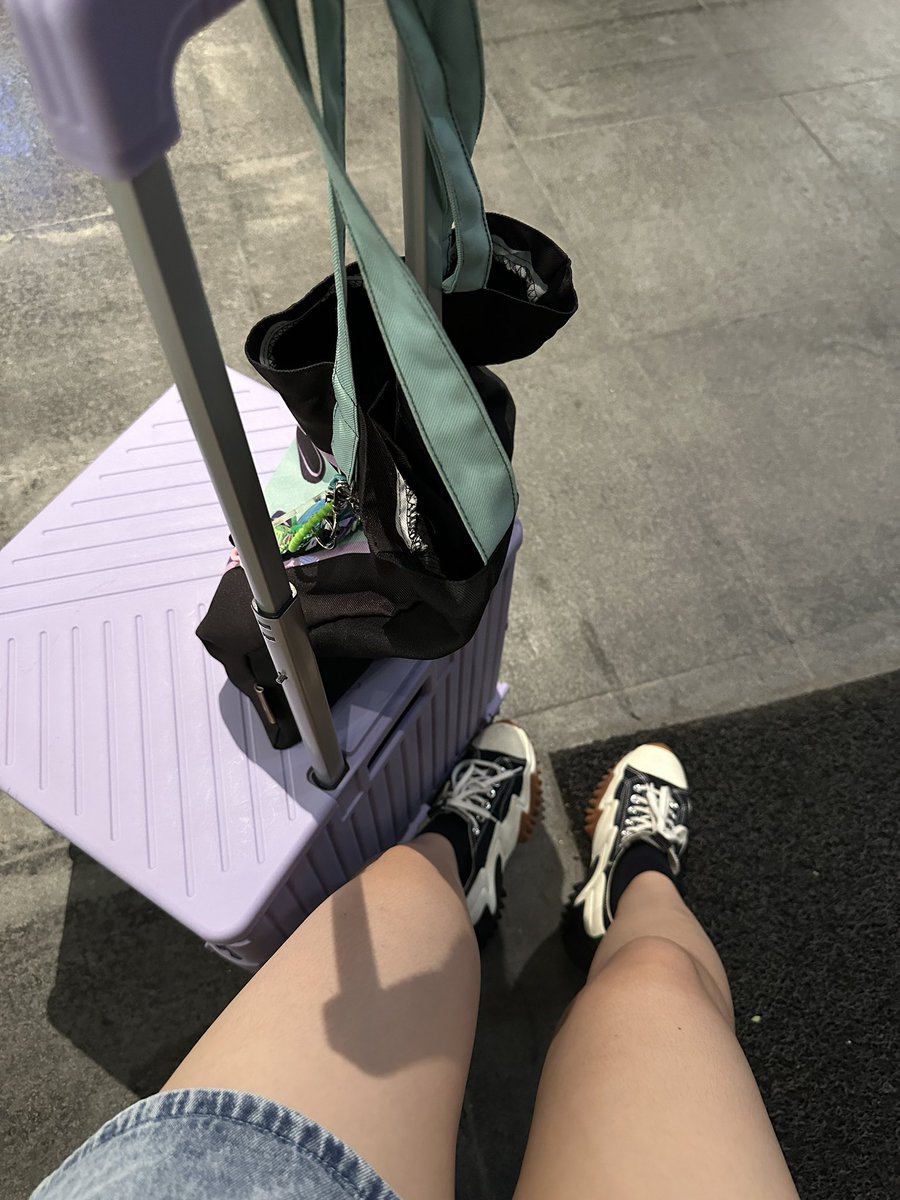 allyrocero's tweet photo. may mukha sosyal na tita nag ask saken if shopping cart ko daw ba to, san ko nabili , if sa pinas daw ba

I said yes pwede po tas pwede pa patungan or upuan kung magaan ka hahaha

Sana makabili sya 🙏✨ kahit di ka artist need mo neto i think HAHAHAH budol hours https://t.co/mpM82WSJlu