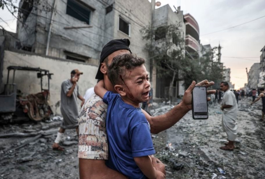 ElNecio_Cuba's tweet photo. 🇮🇱 "Israel" arremete contra los niños palestinos en Gaza

🔄 QUE NO LO SILENCIEN

🇵🇸 Los informes del Ministerio de Salud señalan que entre los fallecid0s se cuentan 140 niños, en los tres días de embestidas de las fuerza sionistas.

👉 Este tipo de práctica es sufrida por los palestinos desde hace 75 años.