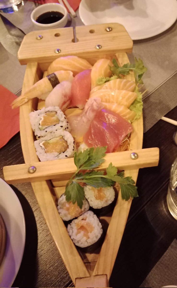Annina_dolcina's tweet photo. Sushi 🍣, a me piace e a voi?
Ecco 15 curiosità sul sushi che forse non sapevi:
https://t.co/bdTY1S5pwq
#sushi #cibi #cibo #alimenti #alimentazione #youfriend #curiosità https://t.co/p9ZkjLk1F3