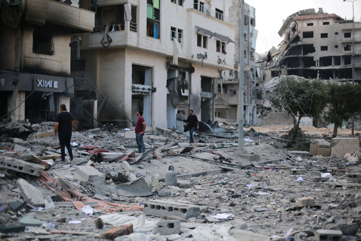 حي الرمال - غزة 
هذا نتيجة يوم من حرب الابادة الجماعية التي تشنها دولة الاحتلال على قطاع غزة.
#غزة_تحت_القصف 
#طوفان_الأقصى 
#GazaUnderAttack 
#FreePalestine