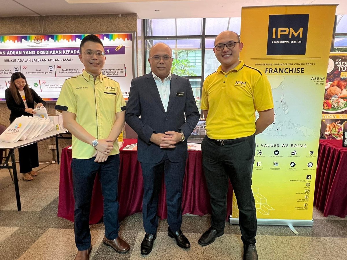 IPMEnquiry's tweet photo. 🎊🎉 “Fiesta Francais dan Jualan Langsung” di Kementerian Perdagangan Dalam Negeri dan Kos Sara Hidup Malaysia (KPDN). 🇲🇾🇲🇾👍👍😎😎 Terima kasih atas jemputan dan sokongan daripada KPDN! 💙💚

👨‍💻👩‍💻Visit us: https://t.co/JeeTwJiiPf 

#ipmprofessionalservices #IPMFranchise https://t.co/RgTuEfQLF4