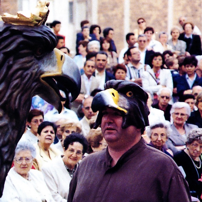 Ha mort Albert Abellán, geganter històric de la Colla de Geganters de Badalona. <a href="/GegantersBDN/">Colla Geganters BDN</a>

Persona cabdal en la recuperació de les figures festives de la ciutat. Renovador de les trobades de geganters, en especial, dels balls en cercavila i plaça.  

El més sentit condol.