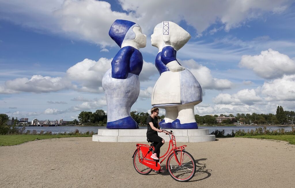 Starting the day with a guided bike tour 🚲 discovering the Amsterdam lifestyle? Agile practioners and changemakers visiting Global Scrum Gathering Amsterdam explored  our city by bike before exploring their agile journey at the RAI. #GlobalScrumGathering2023 @scrumalliance
