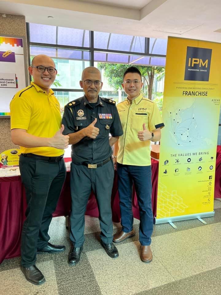 IPMEnquiry's tweet photo. 🎉🎊“Franchise Fiesta and Direct Sales” at Ministry of Domestic Trade and Costs of Living, Malaysia. 🇲🇾🇲🇾👍👍😎😎 Thank you for the invitation and support from KPDN! ❤️💛

👨‍💻👩‍💻Visit us: https://t.co/JeeTwJiiPf 

#ipmprofessionalservices #engineeringfranchise #IPMFranchise https://t.co/4q0OQmzWyQ
