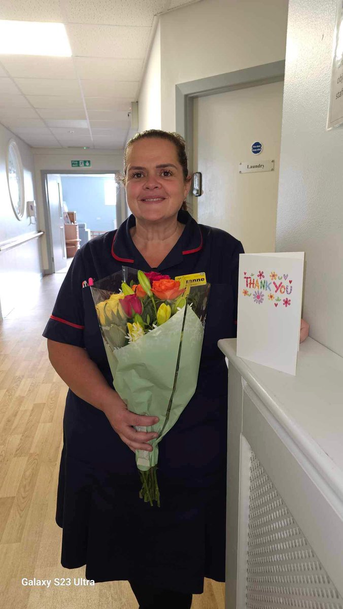 SuzanneBlakema4's tweet photo. Caring for people in the past days of their lives is a privilege and so rewarding….  And then you get flowers off their loved ones 🥹🥰 team arbury rocks at EOL care! 🥰🥰🥰 https://t.co/tKdwvhcXS3
