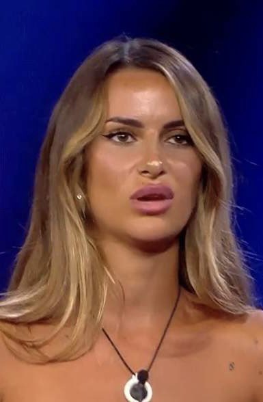 Jass2802's tweet photo. ¿Hay algo peor que el beso de Pilar y Luis? 
Sí, la análisis y la explicación de ella. #GHVIP10O #GHVIP #GHVIP90 https://t.co/6f9B29An7a