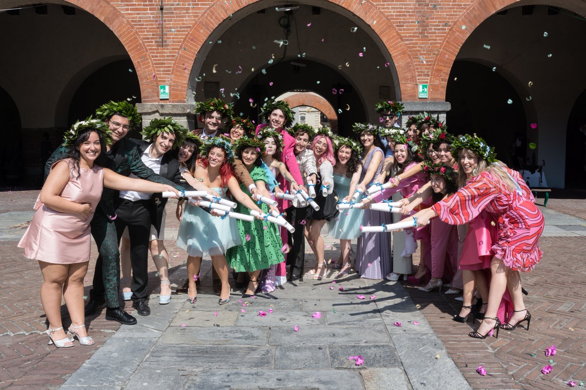 STMusicale's tweet photo. Li avete visti nelle vesti di GUYS&amp;DOLLS con la regia di Joe Deer ed è per noi una emozione vederli concludere il loro percorso accademico. Congratulazioni ragazzi!
Info al #link ➡️https://t.co/4uEEIIlUqJ
#scuolateatromusicale #recitazione #musical https://t.co/dIDf6evtTl