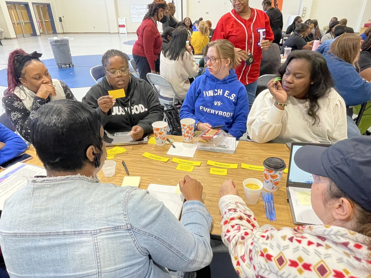 APSFinchEagles's tweet image. PD Sessions @APSFinchEagles were lit 🔥! #scienceinreading #smallgroupinstruction #writingmatters @DrTSpencer @_craigasimmons @apsupdate