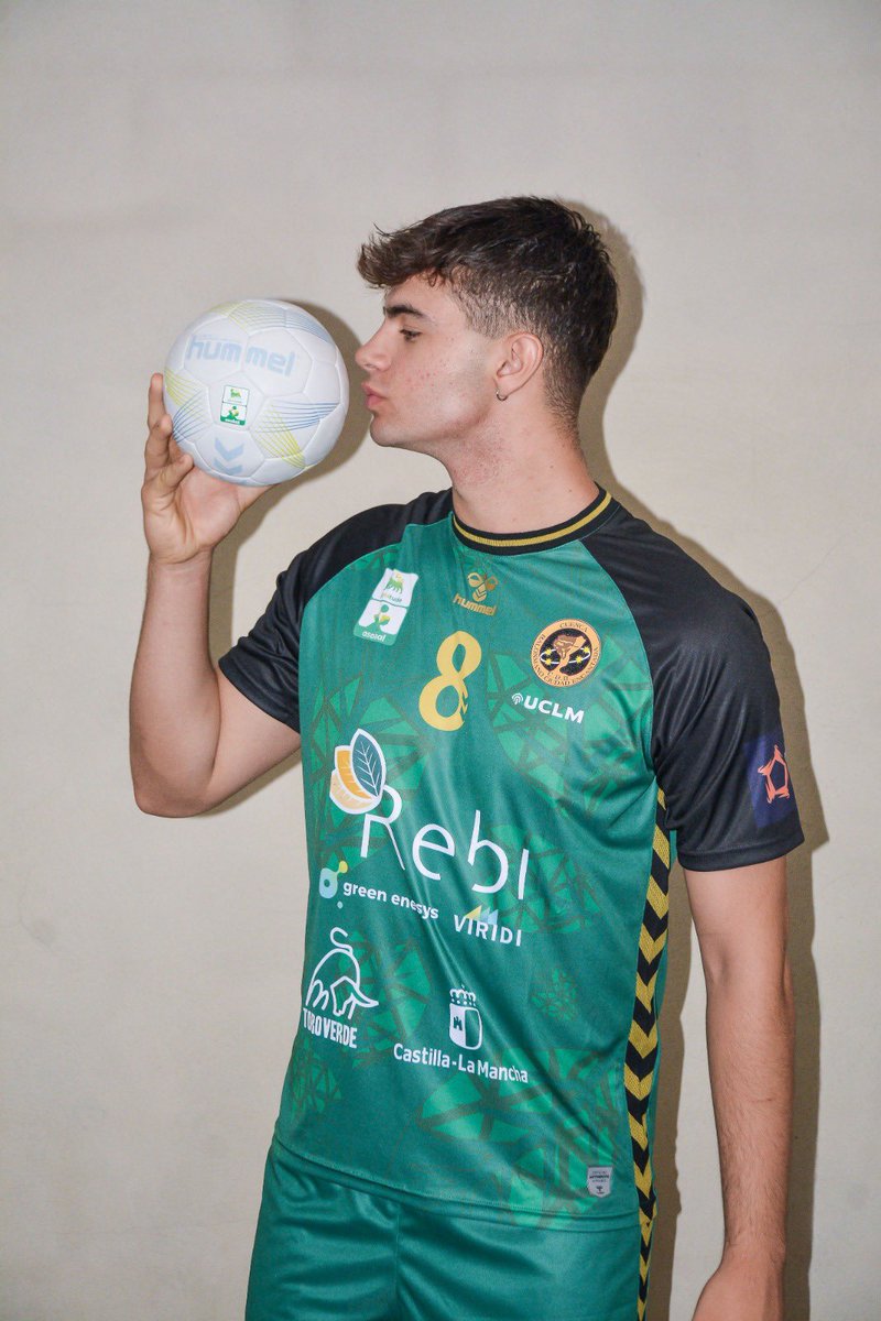 El canterano de <a href="/BMCdadEncantada/">REBI Balonmano Cuenca 🌪️</a>, Álvaro Martín Noeda @Alvarobm_7 entra en la convocatoria de <a href="/Jabato17/">Javier Fernández</a> con los #HispanosJúnior
El prometedor pivote conquense estrenará internacionalidad en los dos amistosos programados 2 y 3 de noviembre contra <a href="/bmguadalajara/">SANICENTRO BM Guadalajara</a> y <a href="/atlvalladolid/">Recoletas Atlético Valladolid</a>.