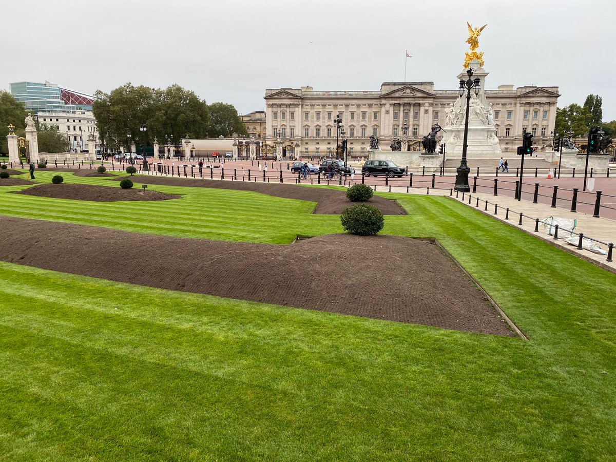 Premier   landscaping services to keep your property looking great. This is one we are particularly proud of  #wetransformlandscapes #london #buckinghampalace   #talbotlandscapes 
linkedin.com/feed/update/ur…