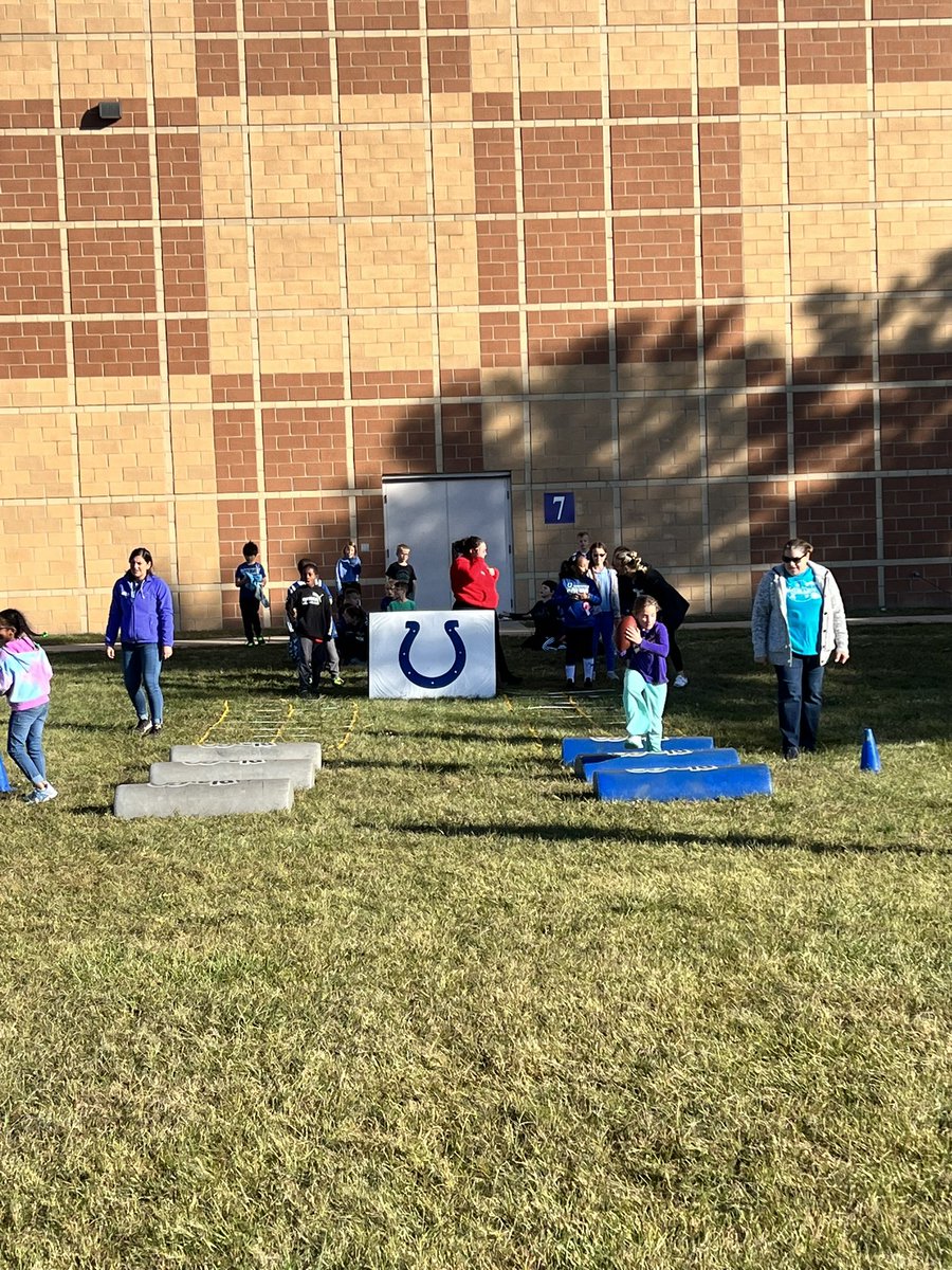 2nd and 3rd grade got in on some Colts action also! #LifeAtWL 💙🏈