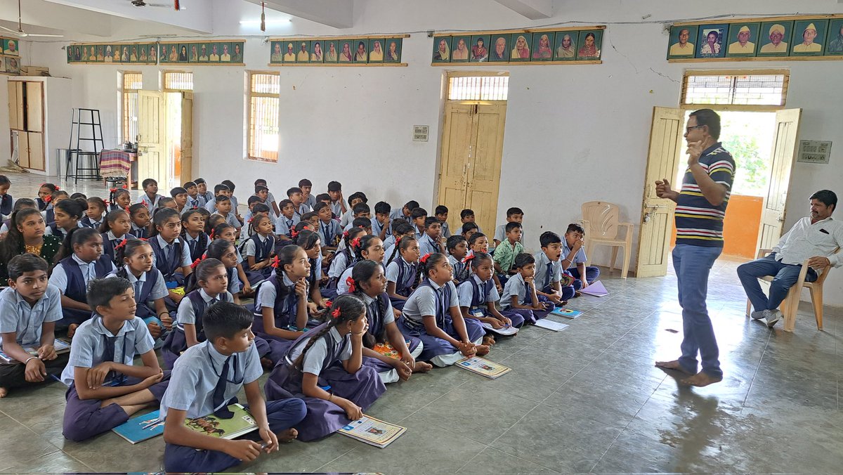 NisargCSC's tweet photo. 🚀Exciting Model Rocketry demonstration during #WorldSpaceWeek2023 🌌 Padushma primary School students had a blast launching rockets.

#SpaceWeek #RocketFun 

@wswindia  @InfoGujcost @IndiaDST @isro @rocketsciencegg @narottamsahoo @Punam_Bhargava @pavitshah @DrSangeetaRath3 https://t.co/TeUer2Qvw6