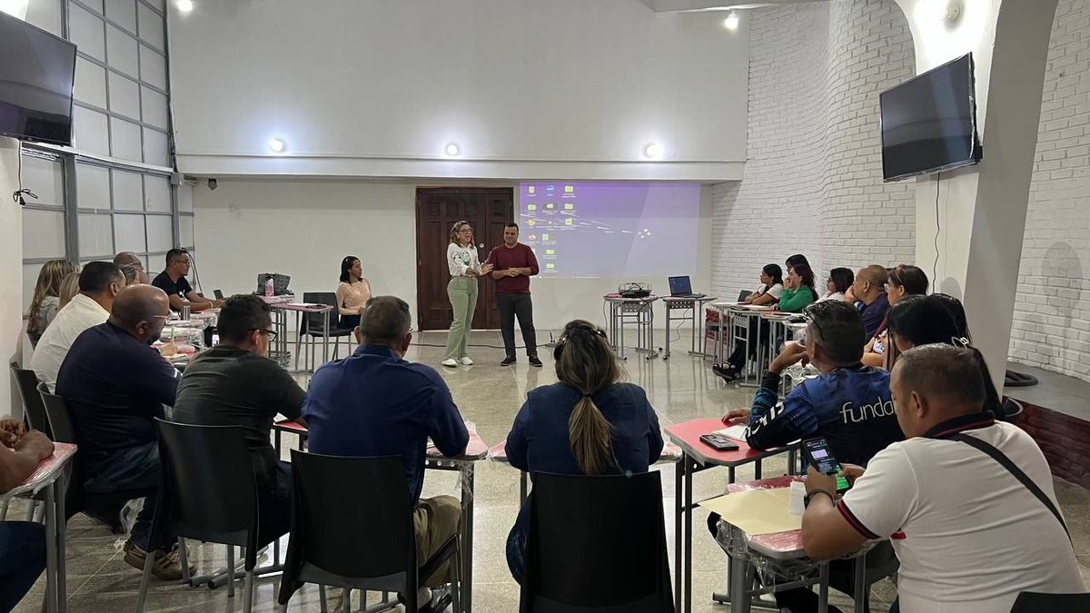 Fundabit_'s tweet photo. Hoy #10Oct se lleva a cabo el segundo día del II Encuentro nacional de educadores para la transformación digital educativa y el papel que juega Fundabit en la nueva época con nuestro hermano de la República de Cuba https://t.co/MolFJbjOvl