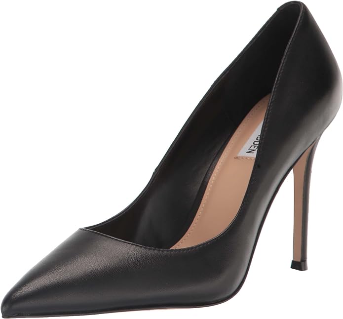 Martin424985892's tweet photo. Die heutige Locktober-Aufgabe von @BDSMLadySas bezog sich auf bezaubernde Schuhe. Es sollten drei Vorschläge gemacht werden, die ich hiermit präsentiere. #locktober #tag10 https://t.co/FUpcKOErD6
