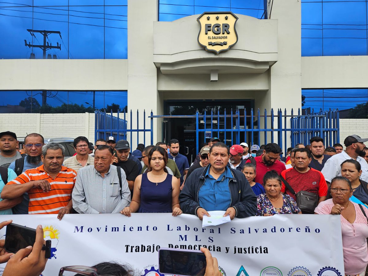 PTriunfa's tweet photo. El Movimiento Laboral Salvadoreño se presento a la sede fiscal donde interpuso un aviso penal en contra los Magistrados de la Cámara Segunda de lo Contencioso Administrativo de la @CorteSupremaSV

Denuncian delitos de Prevaricato y actos arbitrarios y retardacion de Justicia https://t.co/nlPjBJ6wVU