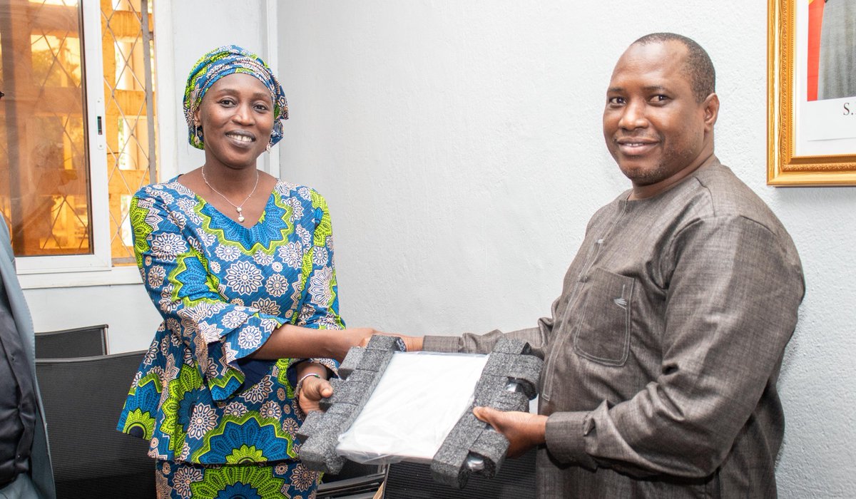 HydrometMali's tweet image. Remise de dix (10) ordinateurs portables aux techniciens de la Direction Nationale de l’Hydraulique (DNH) en formation d’Hydrologie opérationnelle à l’École Nationale d’Ingénieurs (ENI-ABT), dans le cadre de la mise en œuvre des activités du projet HYDROMET-MALI,
#hydromet 
#Mali