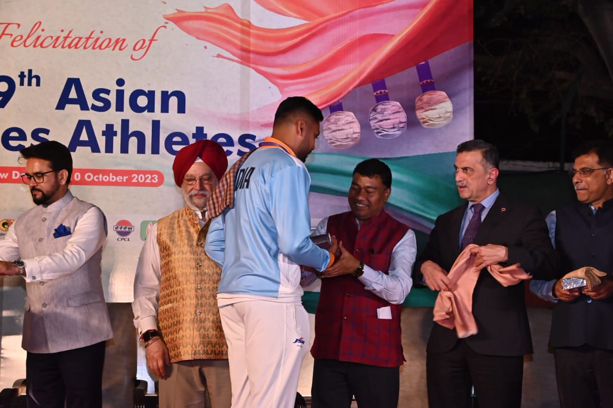It is heartening that athletes of PSUs belonging to <a href="/PetroleumMin/">Ministry of Petroleum and Natural Gas #MoPNG</a> have won 27 medals at these games which is a fourth of the total tally of 107 medals. (2/3)