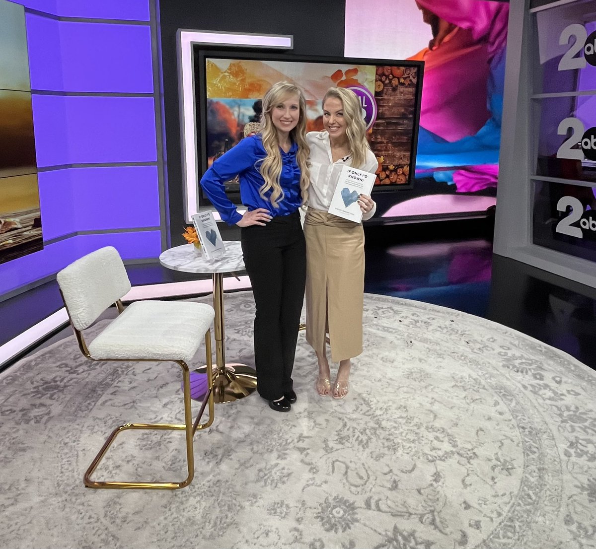 chelseybcole's tweet photo. Had such a great time on the set of @LocalOn2Live! Here’s a behind the scenes look!
#localon2 #ifonlyidknownbook #ifonlyidknown #newbook #book #behindthescenes #narcissisticabuse https://t.co/flHxomtMzd